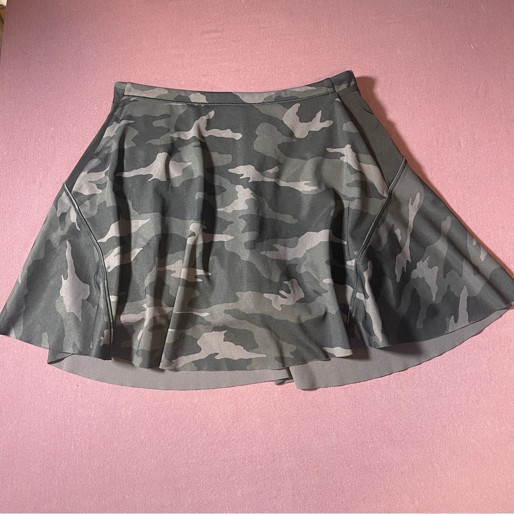 Athleta Match Point Skort Camo - Size XXS NWOT - Skirt built-in shorts pockets